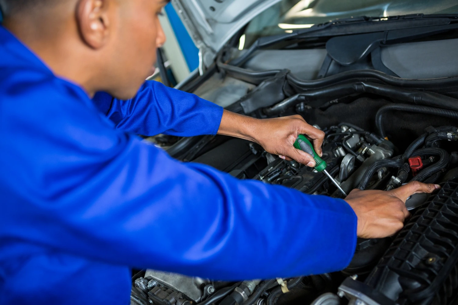 Stay Cool: 7 Essential Tips for Auto Air Conditioning Enoggera Drivers
